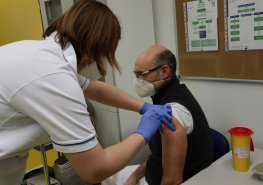 V Pardubickém kraji byli vakcínou proti koronaviru naočkováni první zdravotníci