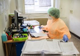 Vzdělávání v nemocnicích během pandemie? Stovky studentů na praxích i on-line veletrhy