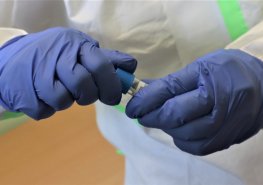 Laboratorní kapacity Nemocnice Pardubického kraje jedou na plný plyn, Svitavy začnou s PCR odběry