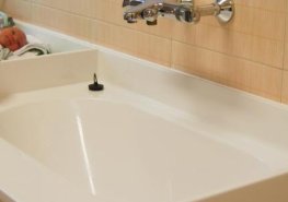 Péče o novorozence v Chrudimi je díky moderním vaničkám pohodlnější a bezpečnější