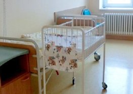 Oddělení matek po porodu dočasně přemístěno do přízemí Chrudimské nemocnice