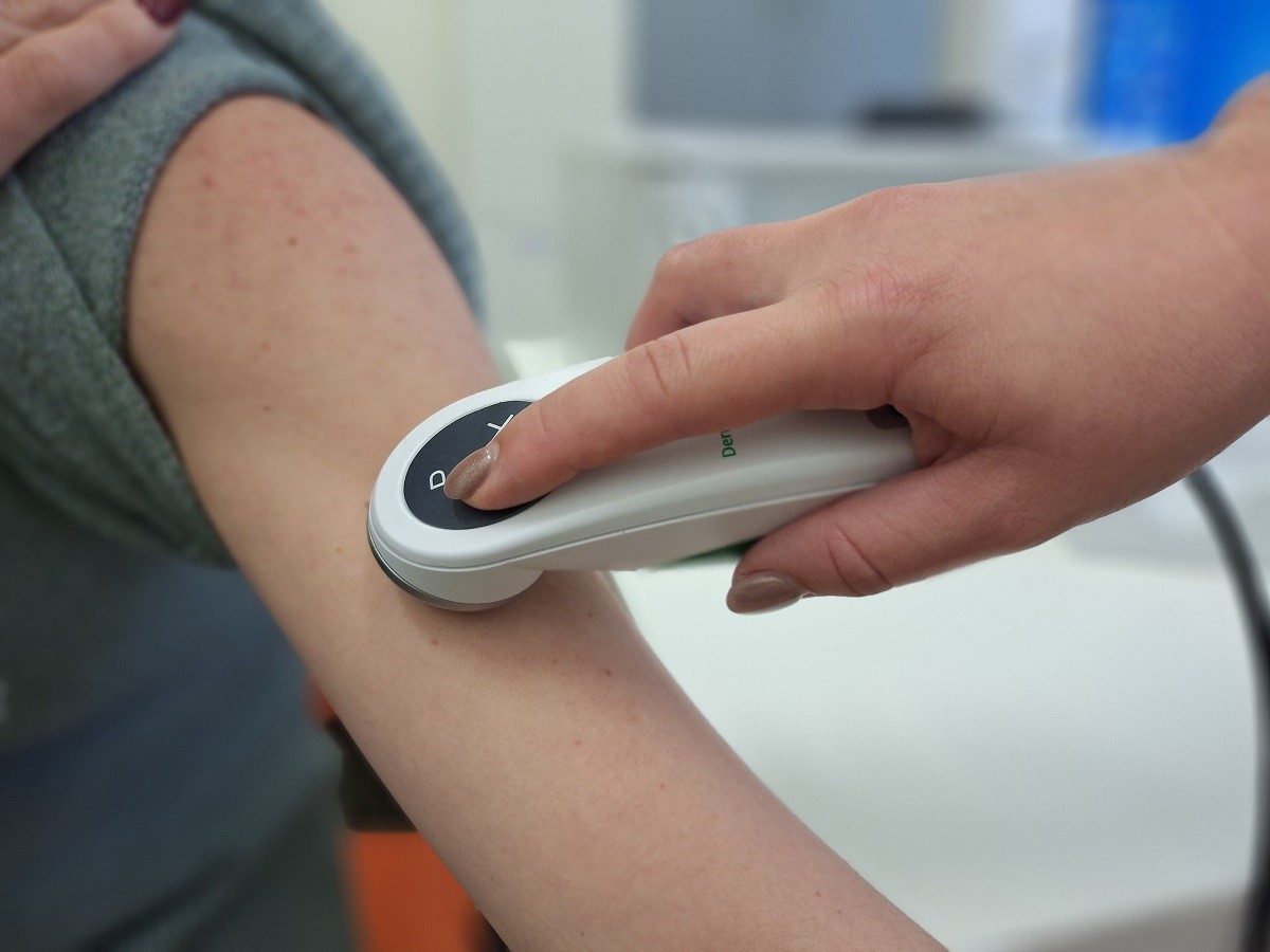 Digitální dermatoskop nabízí archivaci snímků i program umělé inteligence