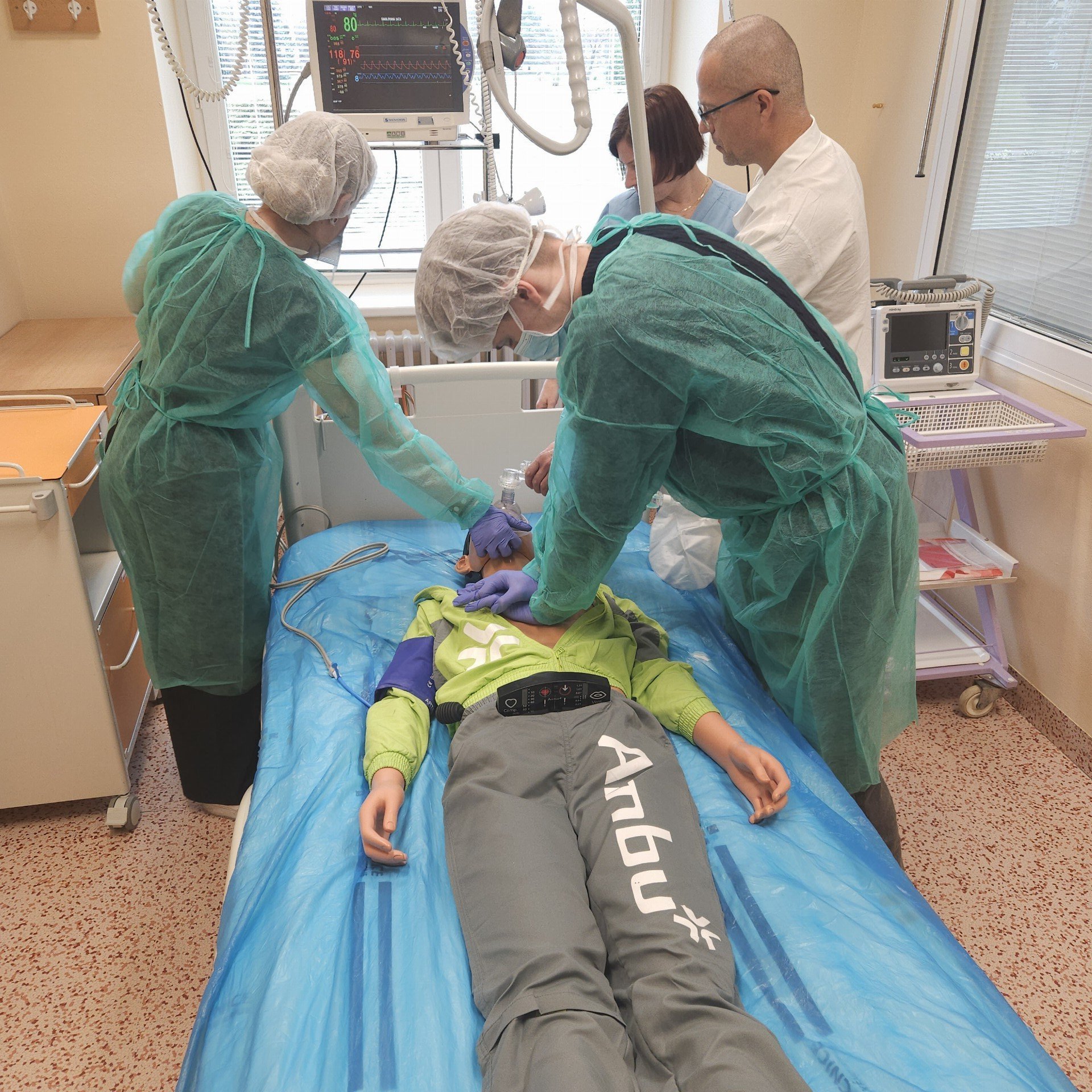 Chrudimská nemocnice znovu otevřela své dveře studentům zdravotnické školy